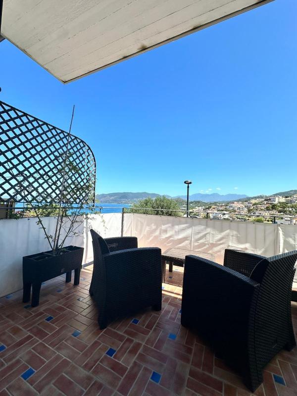Double Room with Balcony and Sea View image 3