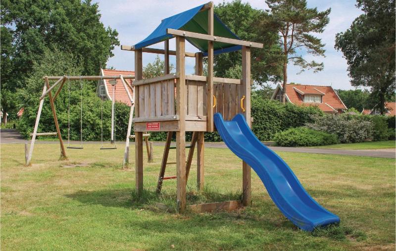Three-Bedroom Holiday Home  image 4