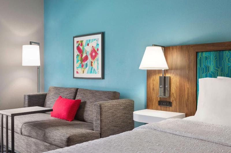 King Room with Sofa Bed image 2