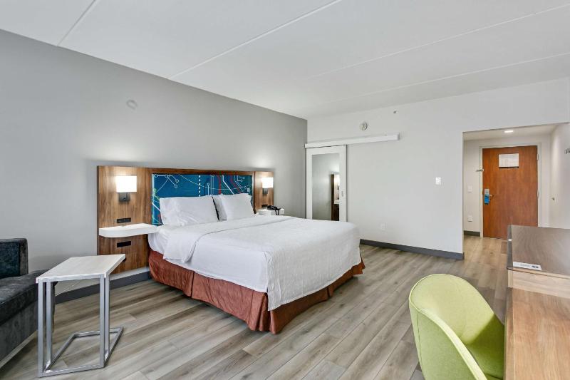 King Room with Sofa Bed and Study - Non-Smoking image 3