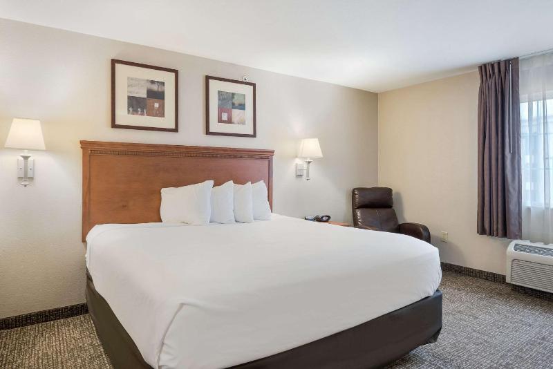 King Room - Non-Smoking image 3