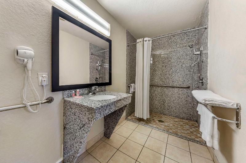 King Room - Non-Smoking image 2