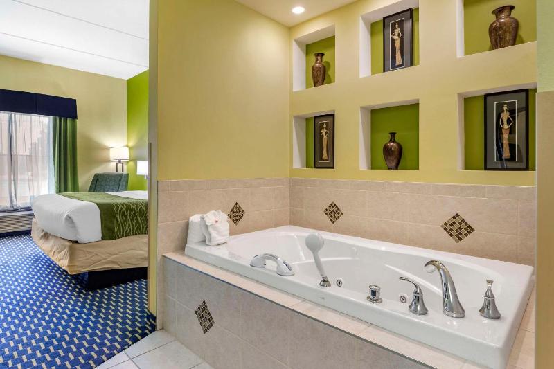 King Suite - Non-Smoking