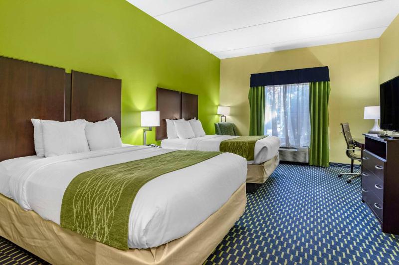 Queen Room with Two Queen Beds - Non-Smoking image 1