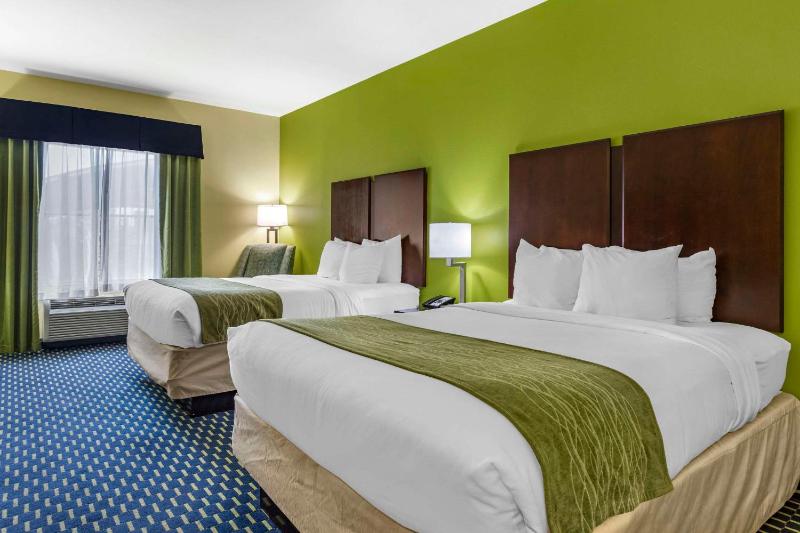 Superior Queen Room with Two Queen Beds - Non-Smoking image 1