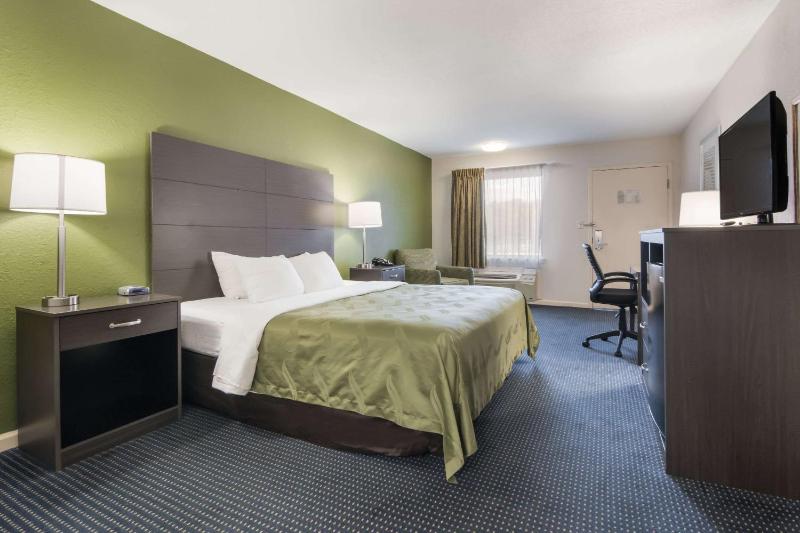 King Room - Non-Smoking image 3