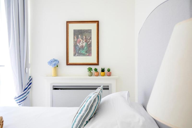 Single Room image 3