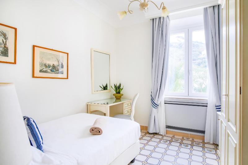Single Room image 2