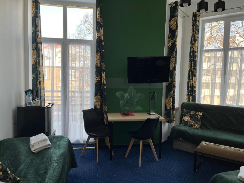 Deluxe Double or Twin Room image 1