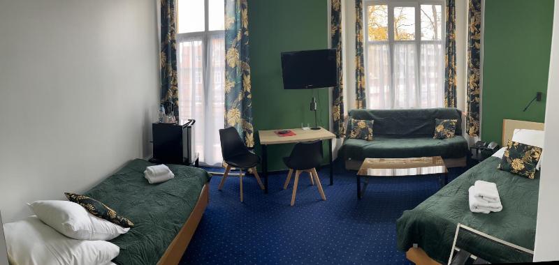 Deluxe Double or Twin Room image 3