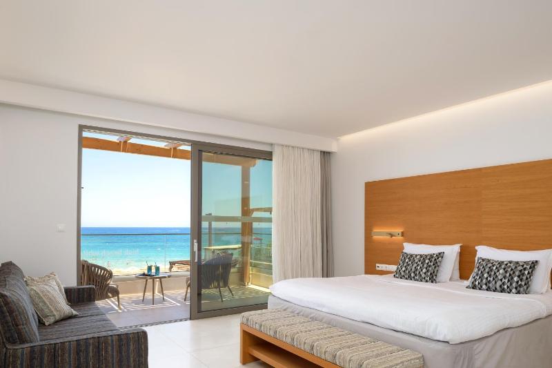 White Deluxe Suite Beach Front image 1