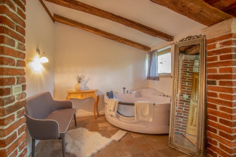 Double Room with Spa Bath image 4