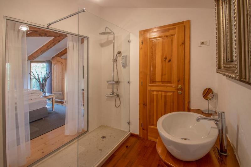 Standard Double Room with Shower image 3