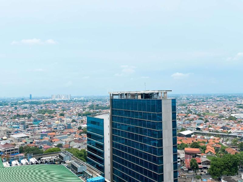 Homey and Well Design Studio Transpark Juanda Bekasi Timur Apartment By Travelio - image 15