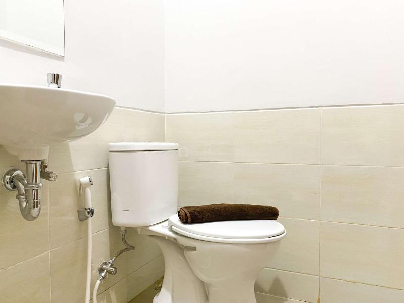 Homey and Well Design Studio Transpark Juanda Bekasi Timur Apartment By Travelio - image 16
