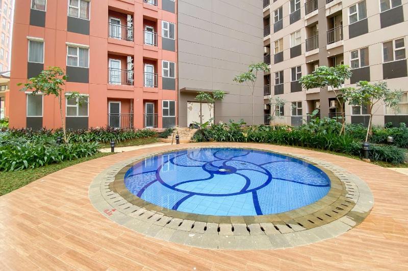 Homey and Well Design Studio Transpark Juanda Bekasi Timur Apartment By Travelio - image 11