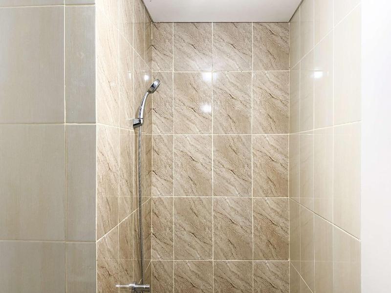 Comfort 2BR at Transpark Juanda Bekasi Timur Apartment By Travelio - image 27