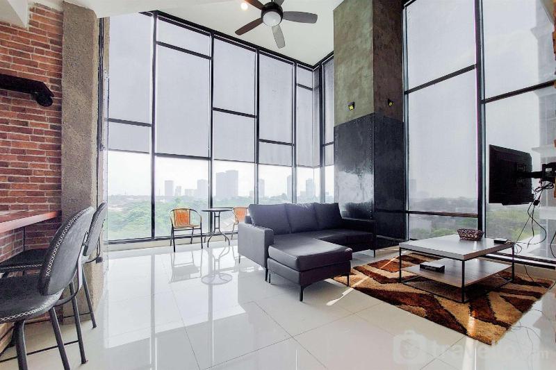 Spacious 2BR Loft at Brooklyn Alam Sutera Apartment By Travelio - image 15