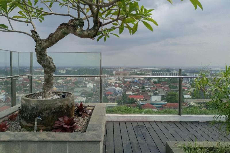 Brand New and Good Simply 1BR at Uttara The Icon Apartment By Travelio - image 8