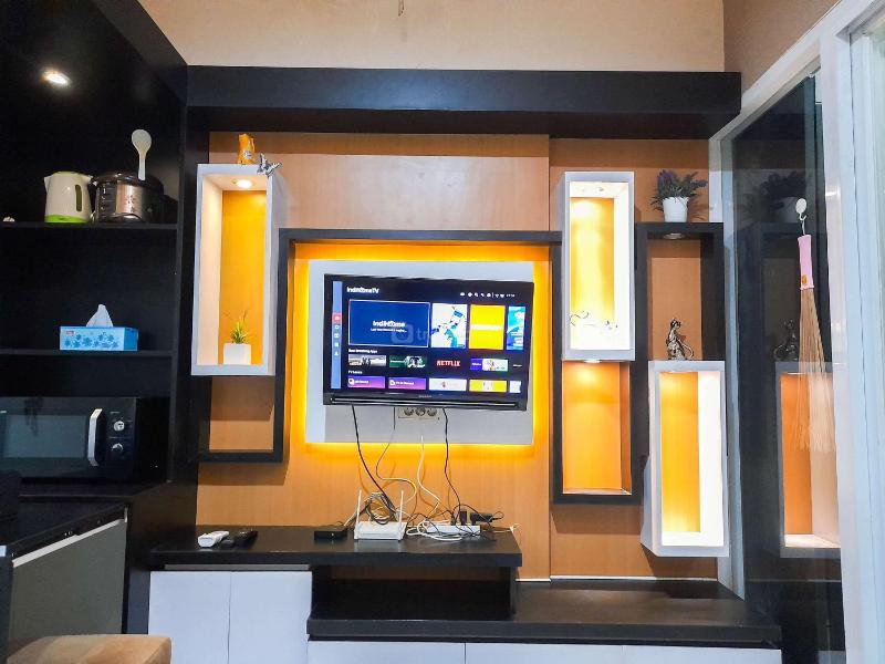 Brand New and Good Simply 1BR at Uttara The Icon Apartment By Travelio - image 5