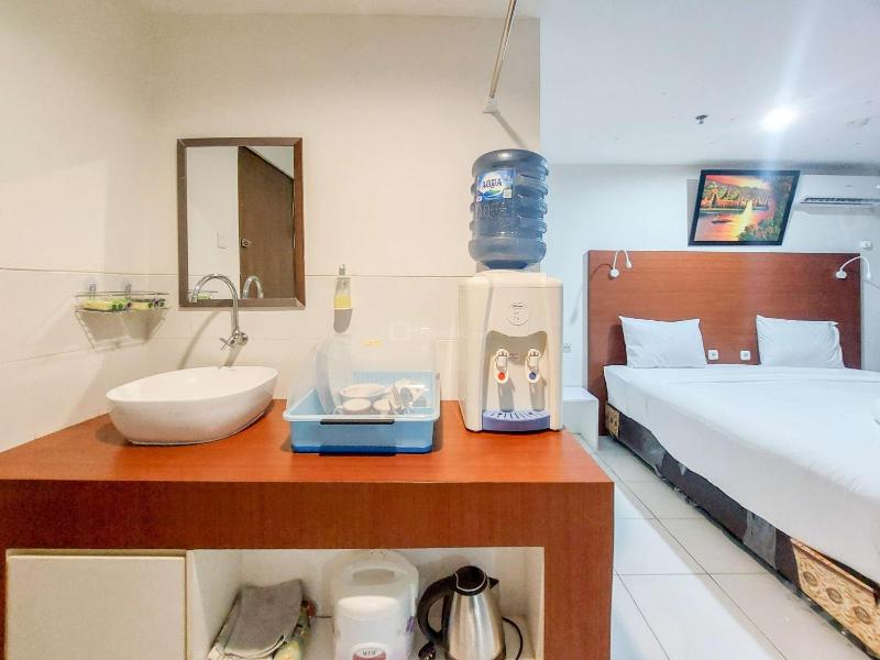 Good and Restful Studio (No Kitchen) at Sentraland Medan Apartment By Travelio - image 8