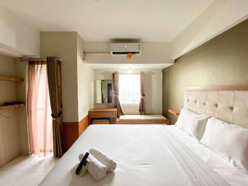 Full Furnished with Simply Look Studio Room Mont Blanc Bekasi Apartment By Travelio - image 11