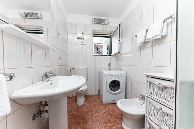Three-Bedroom Apartment with Balcony image 4