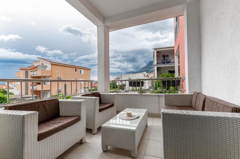 Three-Bedroom Apartment with Balcony image 3