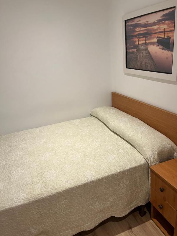 Standard Single Room with Shared Bathroom image 3
