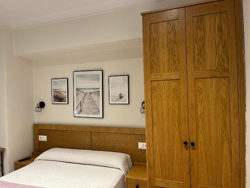 Standard Double Room with Shared Bathroom image 1