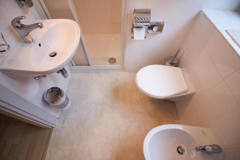 Standard Double Room with Extra Bed image 4