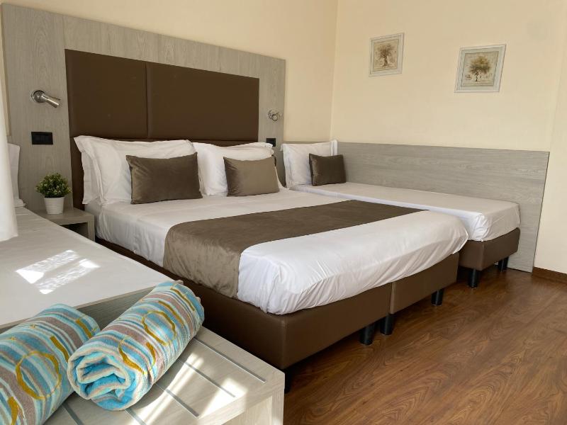Superior Quadruple Room image 1