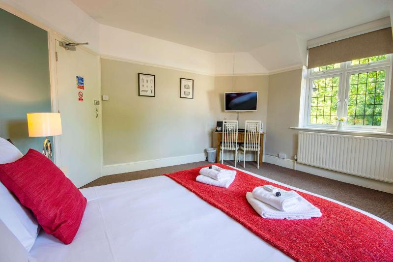 Double Room with Shared Bathroom image 4