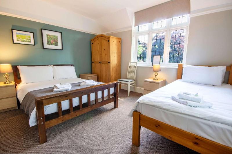 Triple Room with Shared Bathroom image 1