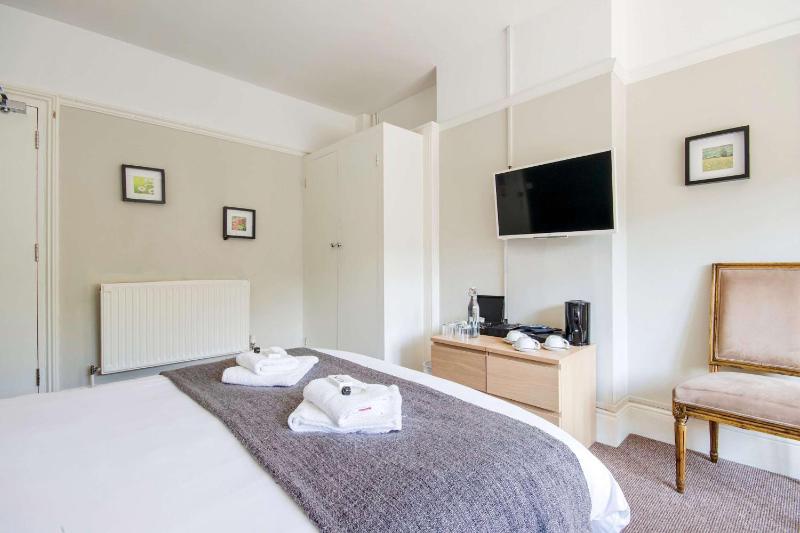 Standard Triple Room image 3