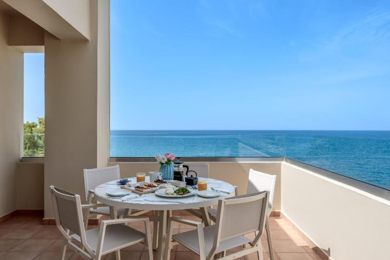 Premium Two-bedroom Sea View Suite image 4