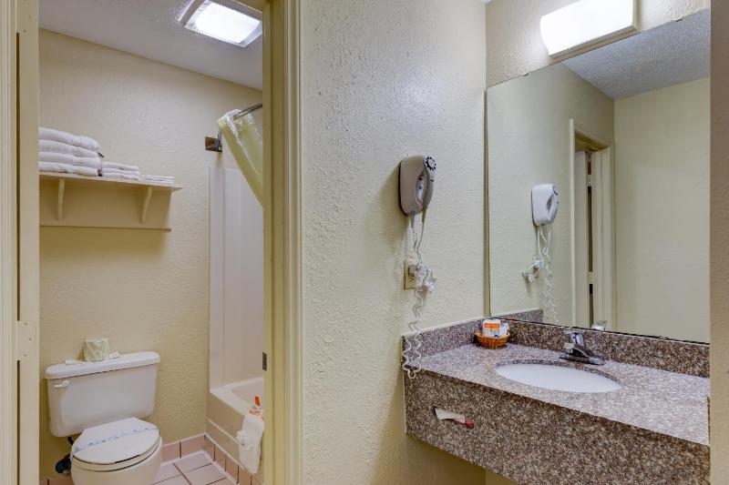 Single Room Non-Smoking image 4
