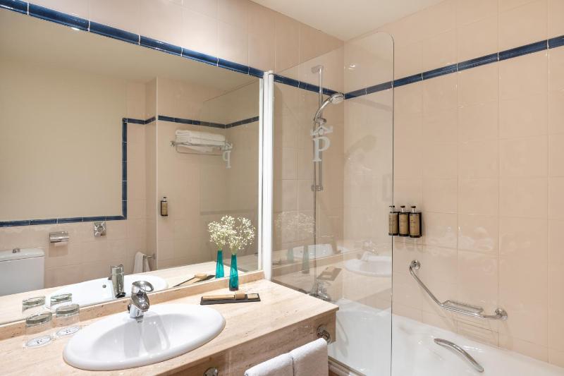 Standard Double Room image 4