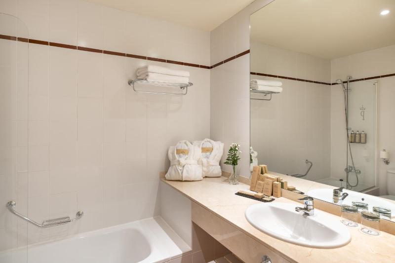 Superior Double Room image 3