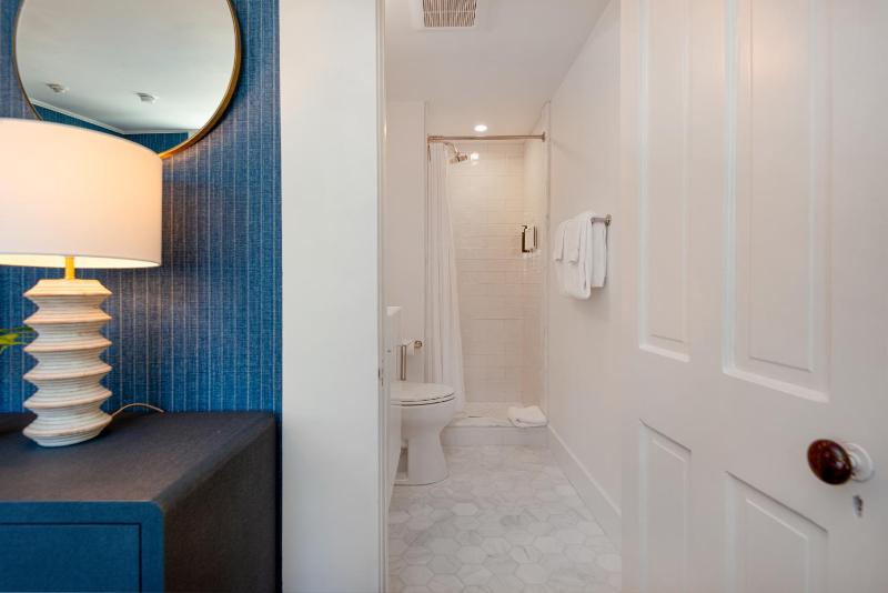 Standard Queen Room image 2
