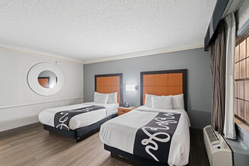Double Room image 3