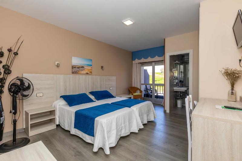 Double or Twin Room with Terrace image 4