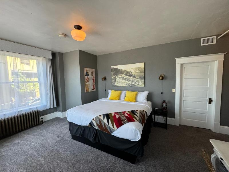 Historic Railroad Suite image 2