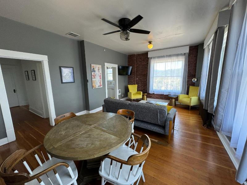Columbia River Suite image 4