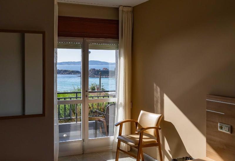 Double or Twin Room with Terrace and Sea View image 4