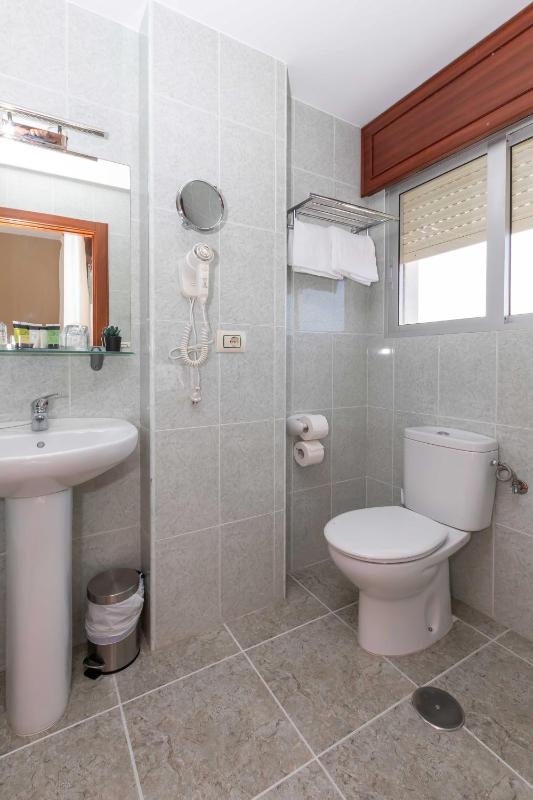 Double or Twin Room with Sea View image 4