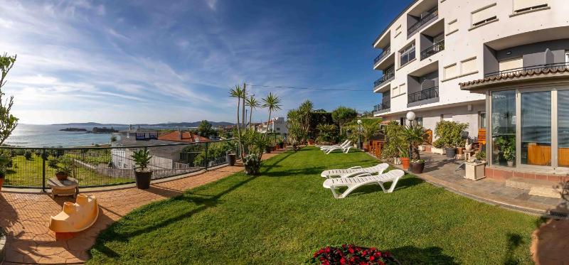Double or Twin Room with Sea View image 3