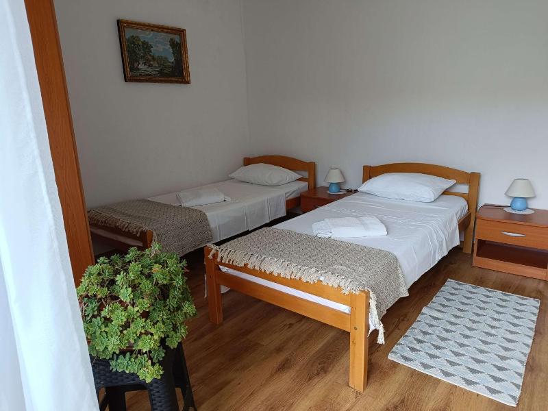 Apartments by the sea Kastel Stafilic Kastela - 22570 - image 3