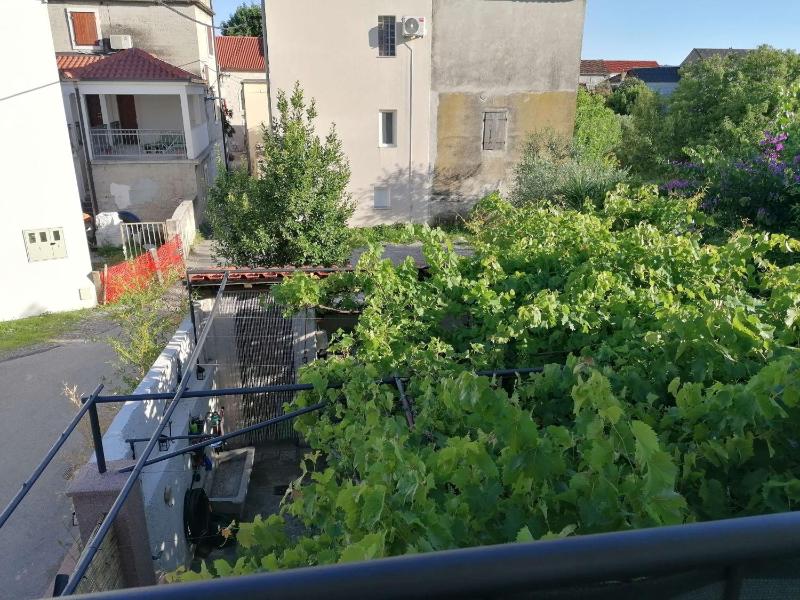 Apartments by the sea Kastel Stafilic Kastela - 22570 - image 16