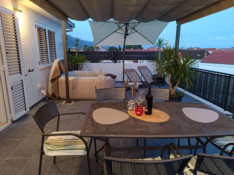 Apartments by the sea Kastel Stafilic Kastela - 22570 - image 14